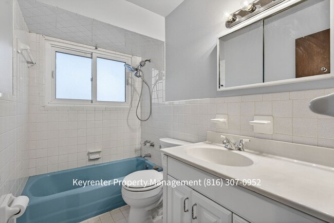 Building Photo - Spacious Florissant Home with Finished Basement & Bar