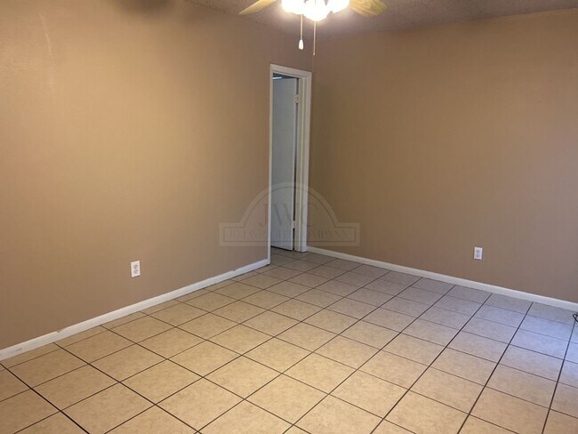 Building Photo - 2404 Carnation Dr