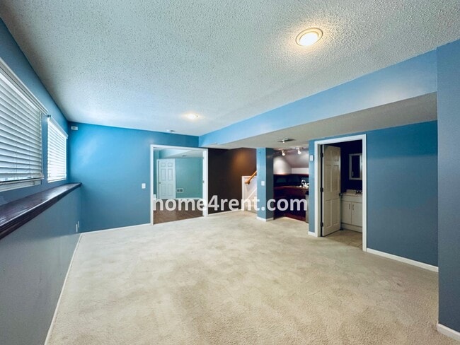 Building Photo - Four Bedroom Olathe Home in a Quiet Neighb...