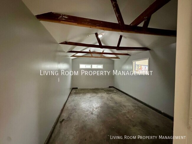 Building Photo - 8414 N Peninsular Ave