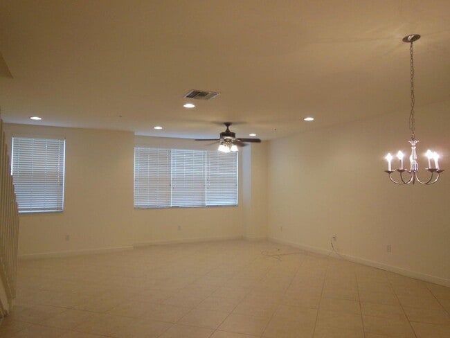 Building Photo - 750 Millbrae Ct