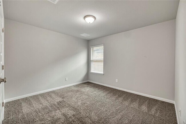 Building Photo - 2926 Diego Dr