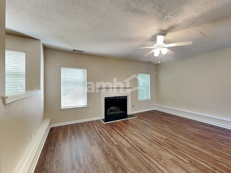 Building Photo - 129 Kentwood Springs Dr