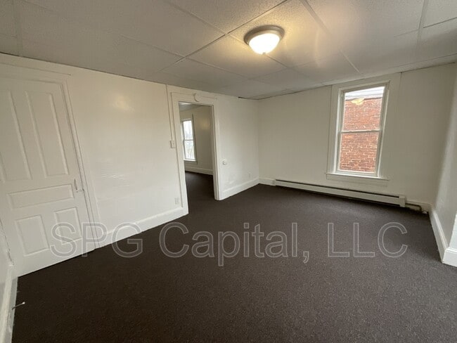 Building Photo - 934 W Princess St