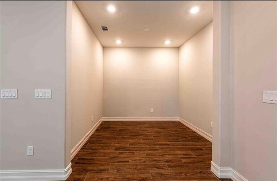 Building Photo - 4655 Almada Ln