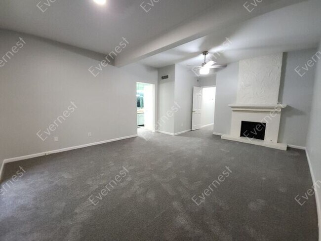 Building Photo - 3815 Paces Ferry W