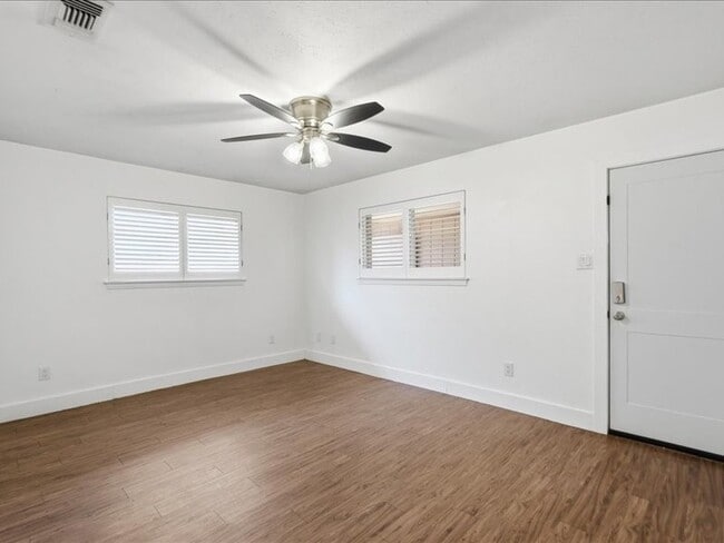 Building Photo - 2531 W Twelfth St