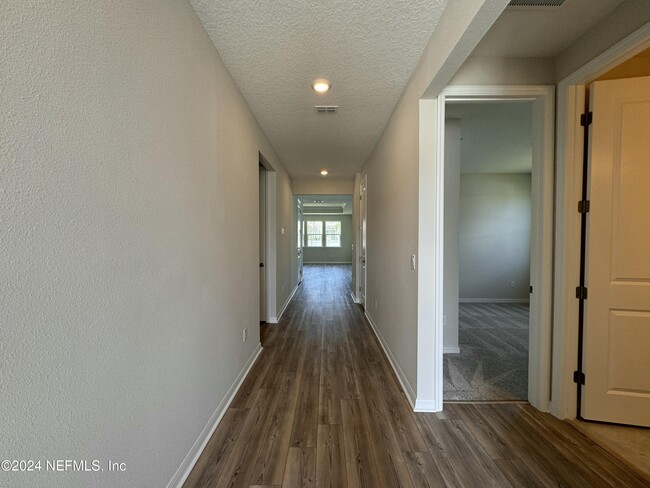 Building Photo - 938 Rooster Holw Way