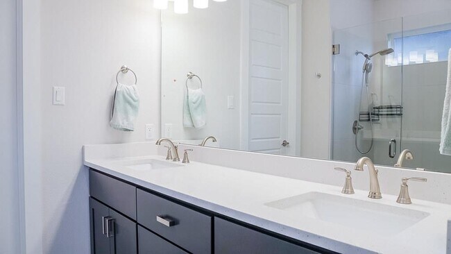 Building Photo - 1561 Sawmill Xing