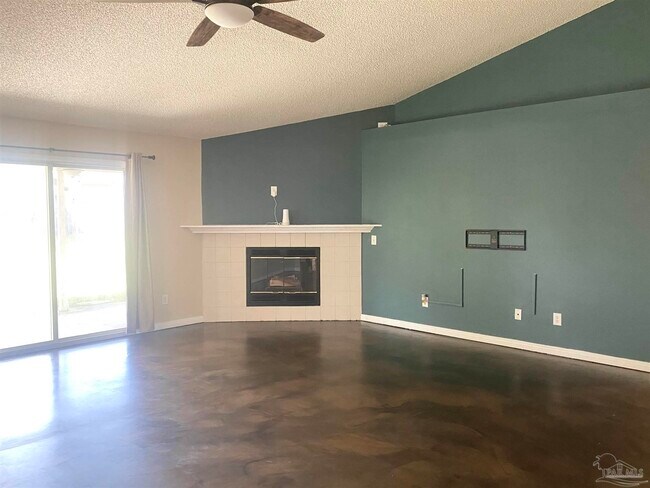 Building Photo - 6425 Sarasota St