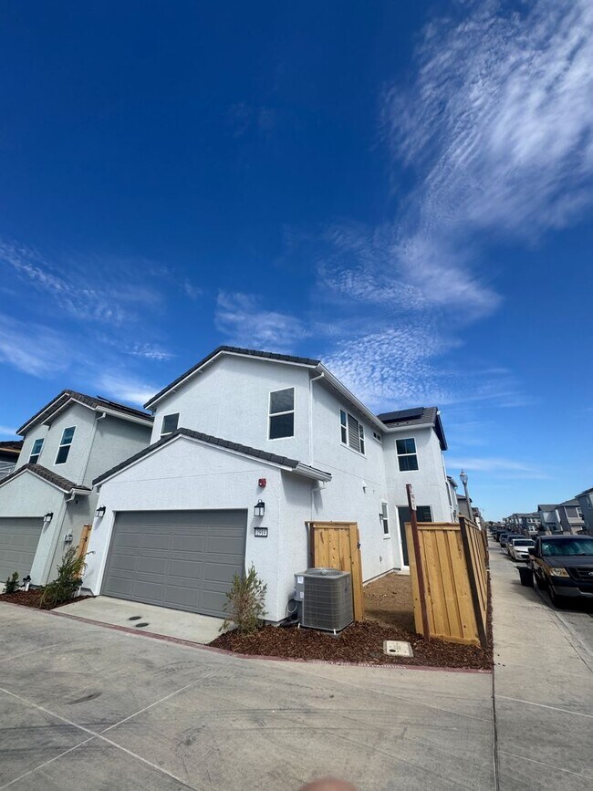 Building Photo - 2914 Skyward Ln