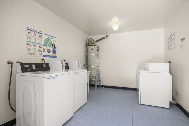 Building Photo - 27462 Country Glen Rd