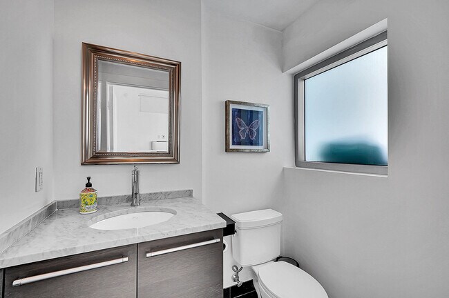 Building Photo - 900 Biscayne Blvd