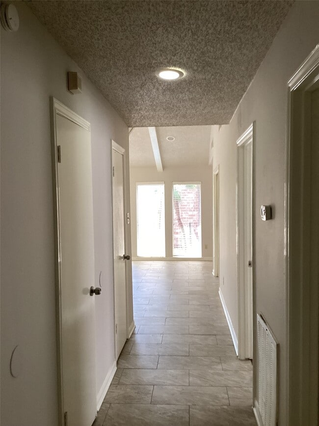 Building Photo - 7818 Vickijohn Dr