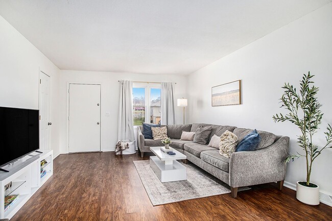 Building Photo - Coming Soon - Fully Furnished 3-Bed, 2-Bat...