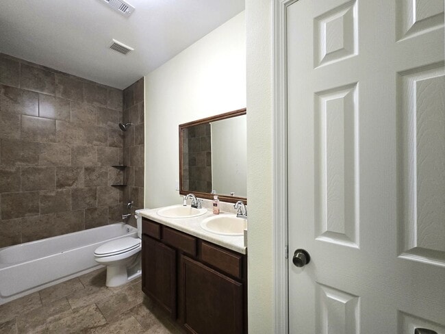 Building Photo - 6641 Midfield Dr