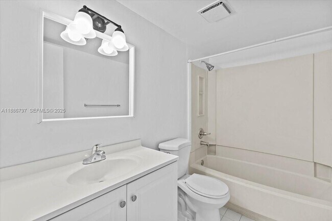 Building Photo - 6900 SW 39th St