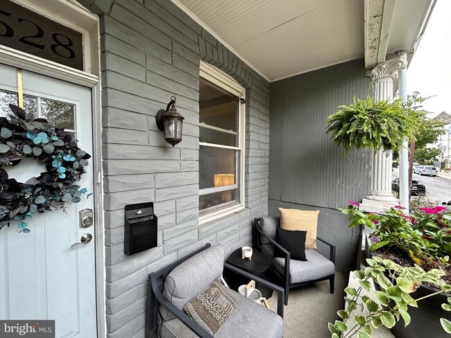 Building Photo - 3528 Hickory Ave