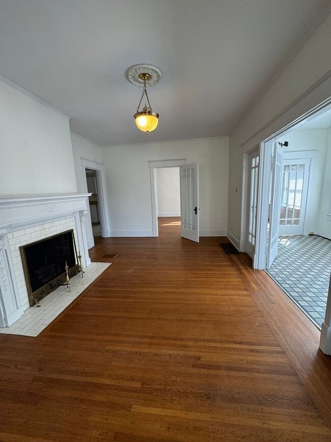 Building Photo - Wonderful 2 bed 2 bath in the heart of the...