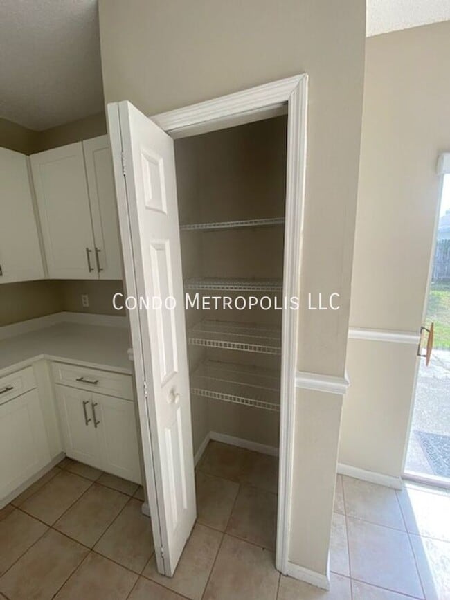 Building Photo - 2511 Woods Edge Cir