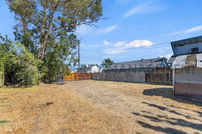 Building Photo - Charming 2-Bedroom Bungalow in Sacramento