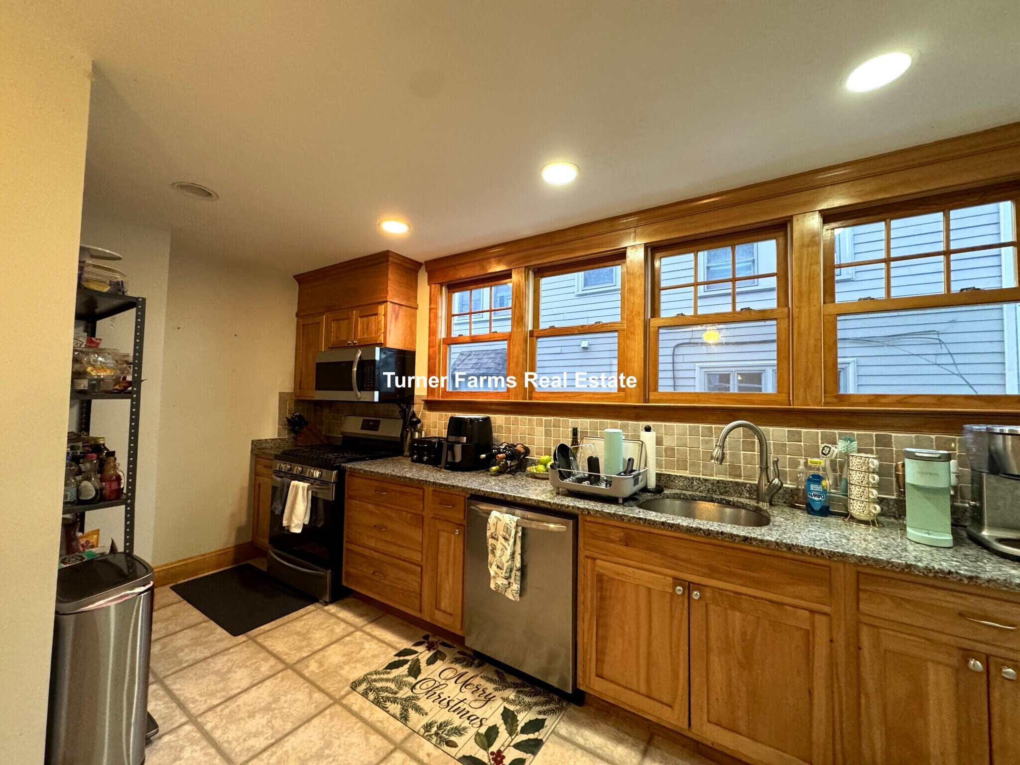 Building Photo - 202 Calumet St