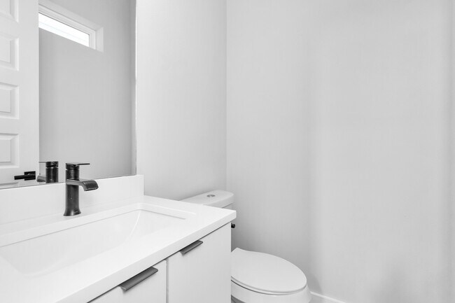 Building Photo - 2706 Dennis St