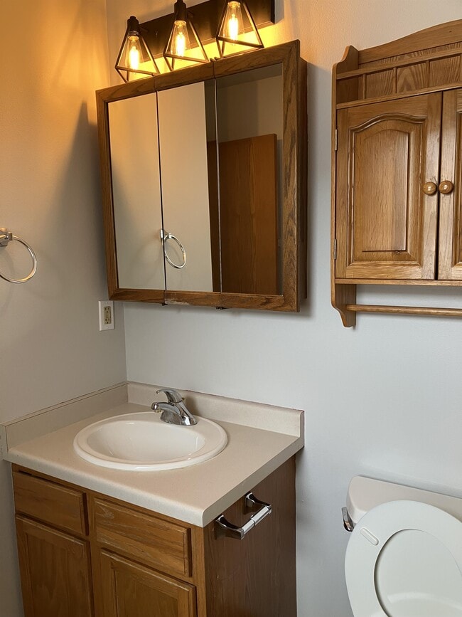 Building Photo - 1442 Oriole Dr