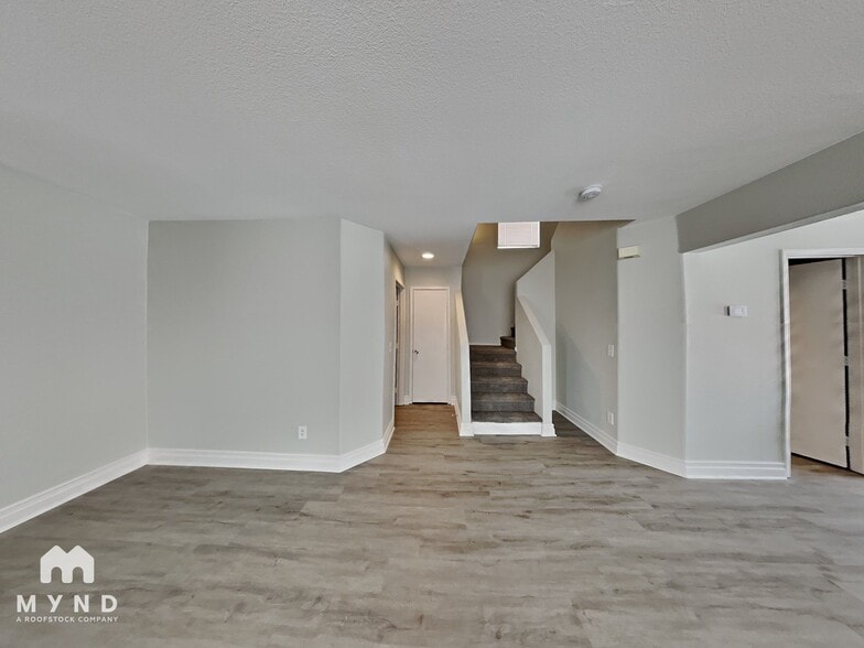 Building Photo - 6271 Stone Hollow Ave