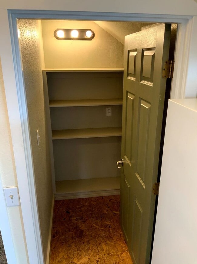 Building Photo - 1 Bedroom Unit in Whiteaker