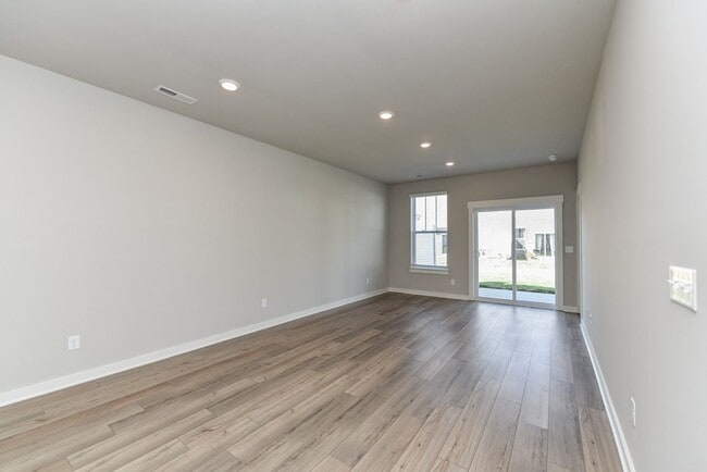 Building Photo - **2022-BUILT TOWNHOME WITH FABULOUS COMMUNITY AMENITIES**