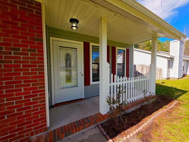 Building Photo - 3 Br 2 BA in Spring Villa