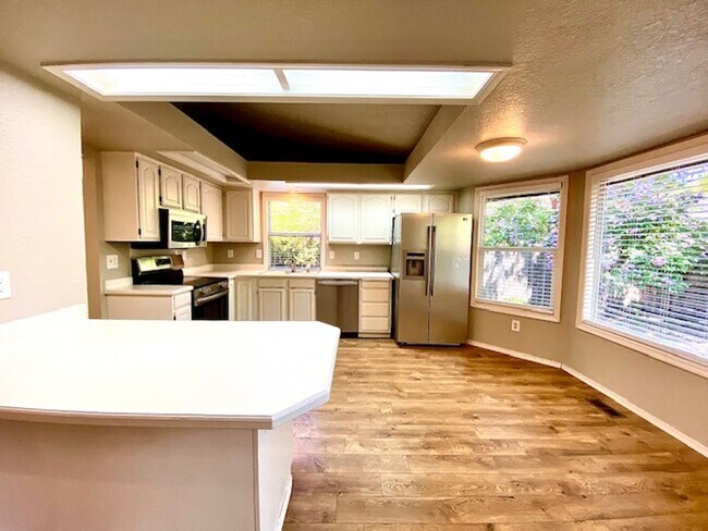 Building Photo - 4 Bedroom 2 bath Home in NW Boise