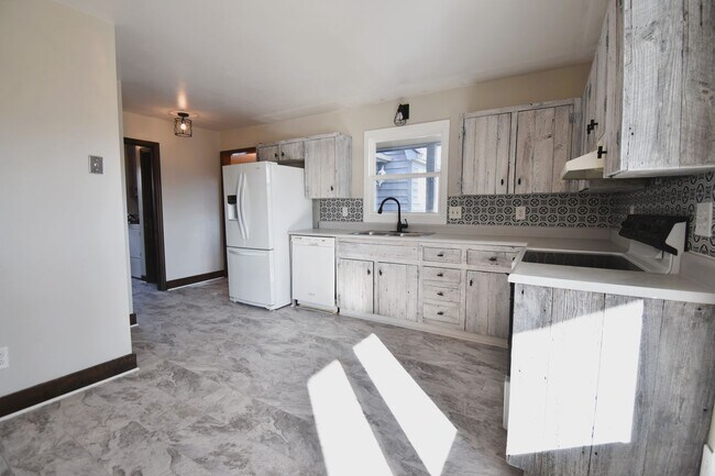 Building Photo - Coming Soon: 3 Bedroom 2.5 Bathroom on Over 2 Acres and Zoned for Horses