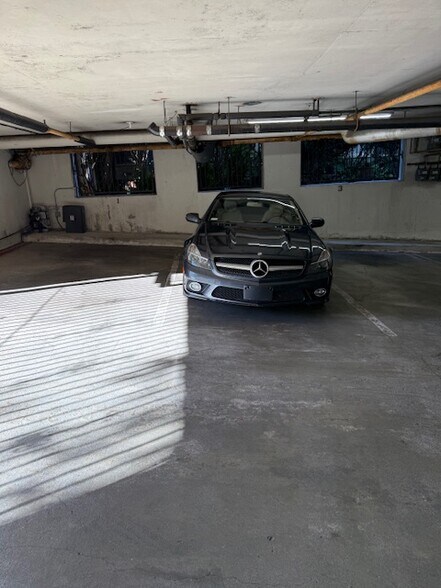 Building Photo - 434 S Canon Dr