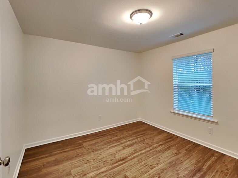 Building Photo - 32 Landsdown Xing