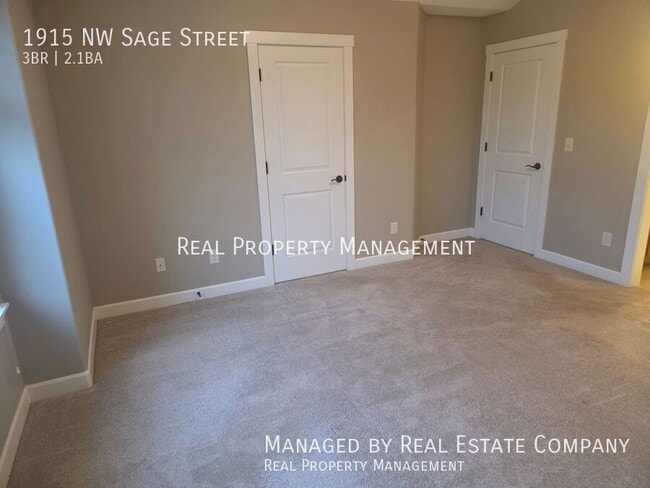 Building Photo - 1915 NW Sage St