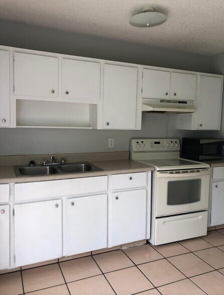 Building Photo - 1637 Barbarie Ln