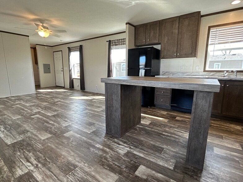 Building Photo - 18 Skeena St