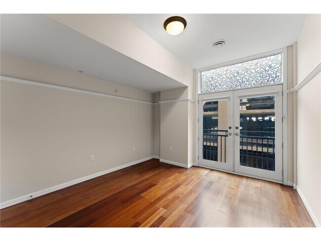 Building Photo - 270 4th St E