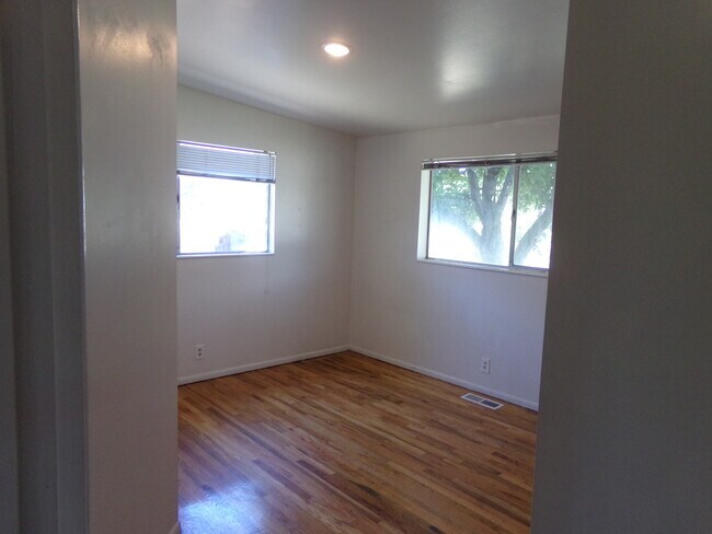 Medium Bedroom - 5522 East Edgewood Drive