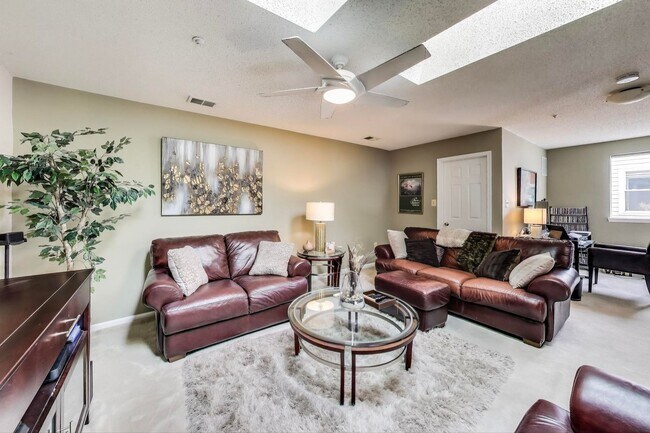 Building Photo - Beautifully updated and maintained 2 level condo home!