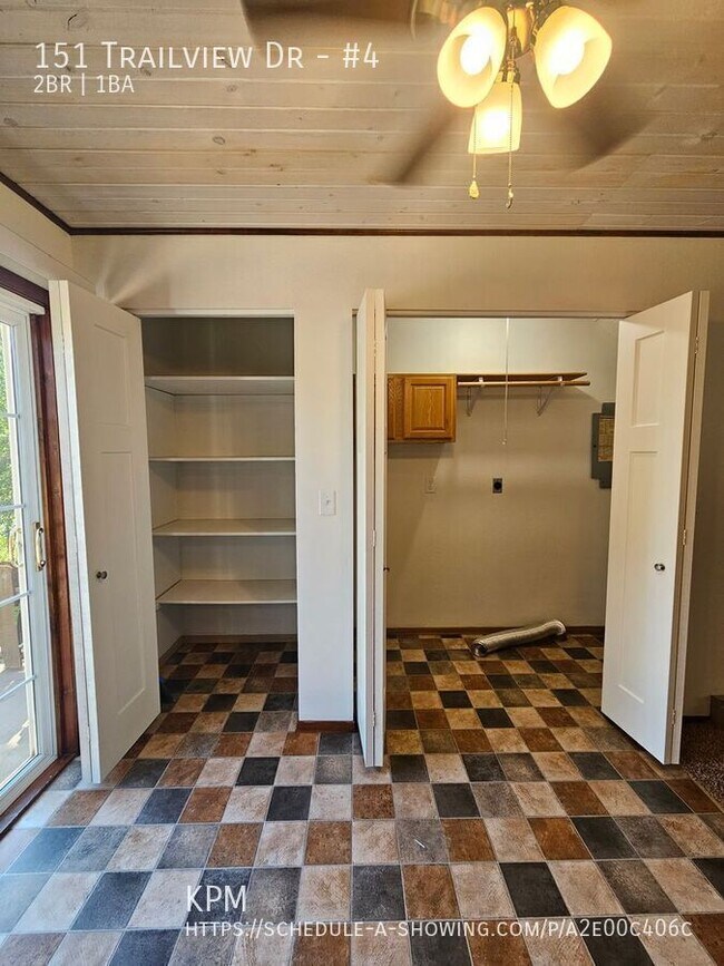 Building Photo - 151 Trail View Dr