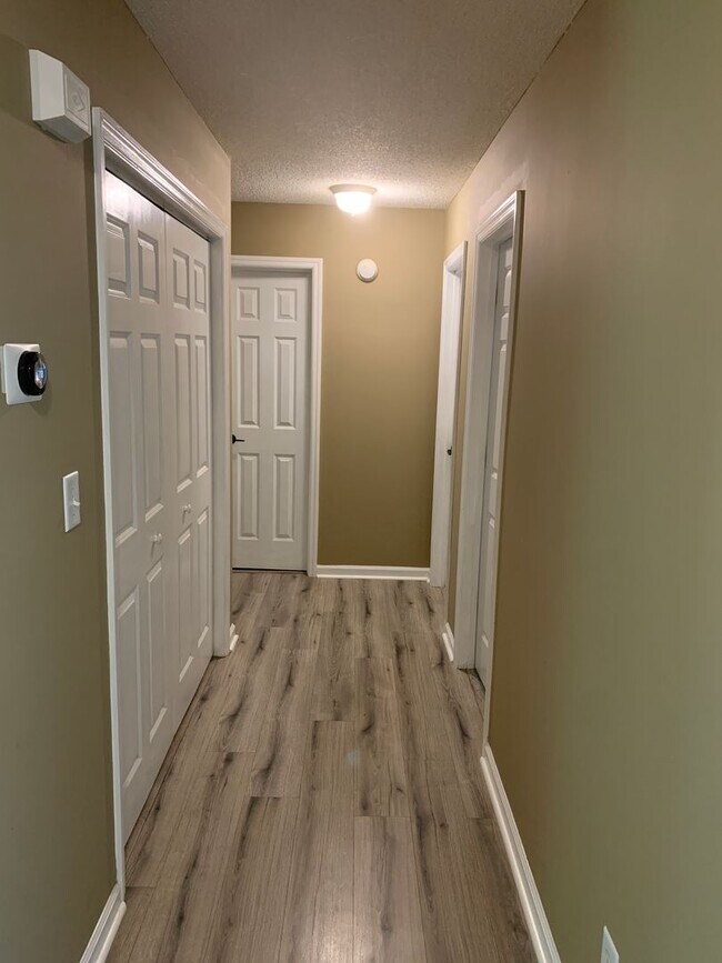 Building Photo - Charming Cherokee Mills Home!