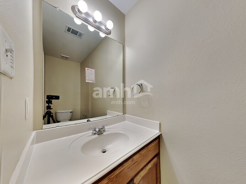 Building Photo - 5517 Parkview Hills Ln