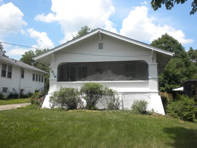 Building Photo - 2 bed/1 bath house walking distance to Cam...