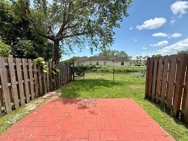 Building Photo - 15800 SW 92nd Ave