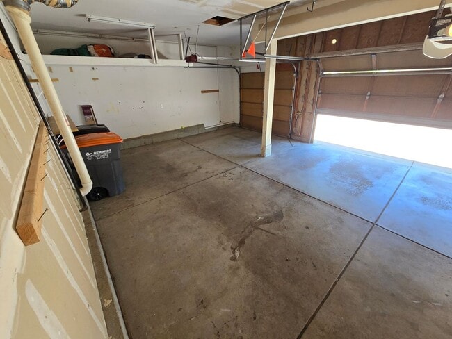 Building Photo - Beautiful and Fresh Updated Four Bedroom Home on a Corner Lot in Rock Creek!