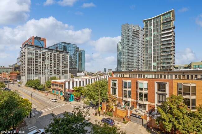 Building Photo - 657 W Fulton St