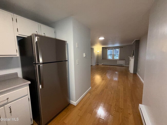 Building Photo - 52 Elm St